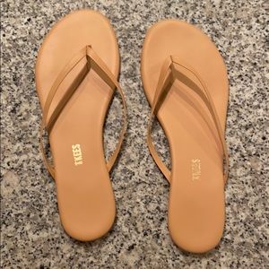 Tkees size 9/40 tan/nude classic simple flip flops